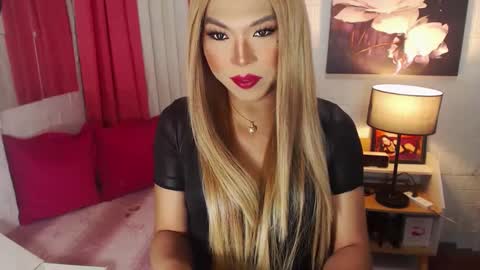 Snapshot of commanderofsexx chatting on 4, 1, 2025 QUEEN SABRINA online show from 4, 1, 2025