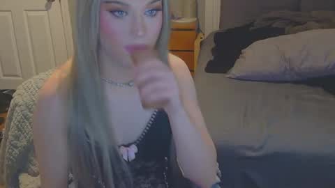 Snapshot of coracav chatting on 20, 12, 2025 coracav online show from 20, 12, 2025