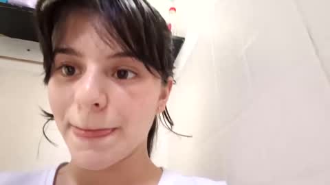 Snapshot of coralinexxx07 chatting on 19, 9, 2025 Coraline uwu Bienvenidos al dulce mundo de Coraline Hola amores soy Coraline Una chica tierna juguetona online show from 19, 9, 2025