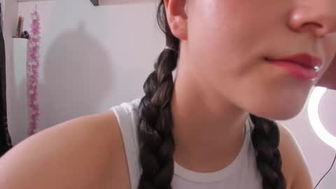 Snapshot of coralinexxx07 chatting on 26, 11, 2025 Coraline uwu Bienvenidos al dulce mundo de Coraline Hola amores soy Coraline Una chica tierna juguetona online show from 26, 11, 2025