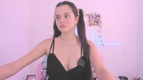 Coraline uwu     Bienvenidos al dulce mundo de Coraline    Hola amores soy Coraline  Una chica  tierna juguetona online show from 28, 5, 2026
