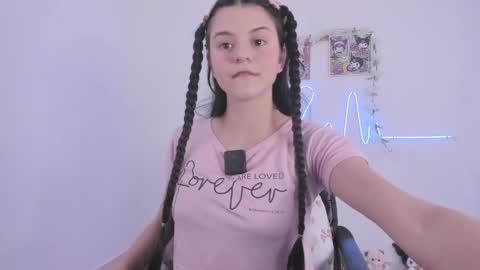 Coraline uwu     Bienvenidos al dulce mundo de Coraline    Hola amores soy Coraline  Una chica  tierna juguetona online show from 5, 6, 2026