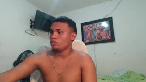 Snapshot of couple_hot0240129 chatting on 21, 11, 2025 couple_hot0240129 online show from 21, 11, 2025