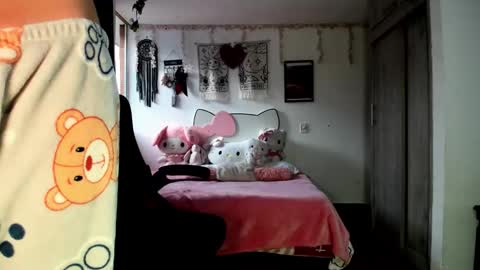 MIA LIZ AND SAM online show from 7, 4, 2026