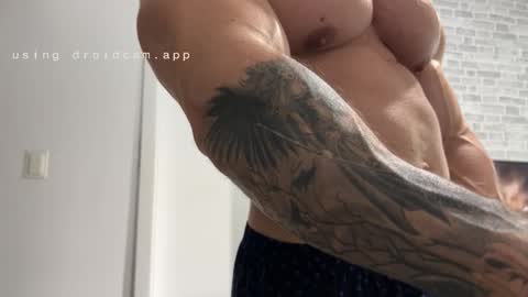 couplemuscle40 online show from 27, 11, 2025