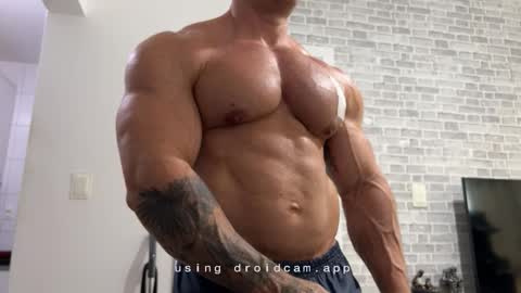 couplemuscle40 online show from 11, 2, 2026