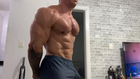 couplemuscle40 online show from 12, 2, 2026