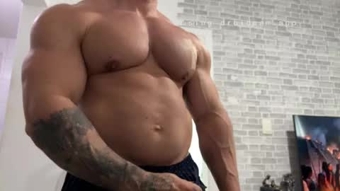 couplemuscle40 online show from 14, 4, 2026