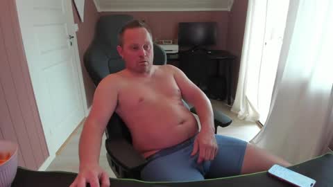 Snapshot of coupleofnor chatting on 2, 6, 2026 coupleofnor online show from 2, 6, 2026