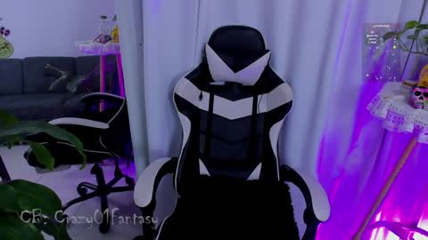 Snapshot of crazy01fantasy chatting on 3, 1, 2025 Laura online show from 3, 1, 2025