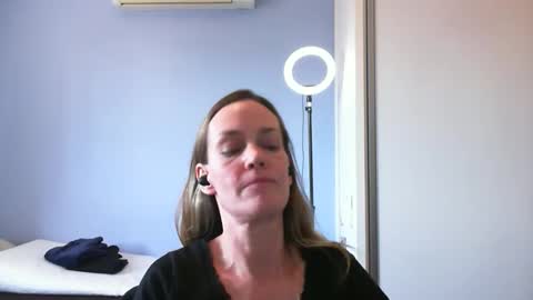 Anny online show from 12, 11, 2025