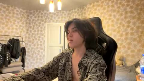 Snapshot of crazyskinnyyy chatting on 2, 6, 2026 skinnybimmy online show from 2, 6, 2026