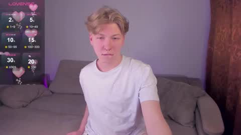 Snapshot of creamcherrystudio chatting on 23, 10, 2025 TheMikeSever online show from 23, 10, 2025