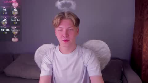 Snapshot of creamcherrystudio chatting on 29, 10, 2025 TheMikeSever online show from 29, 10, 2025