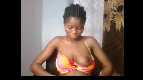 Snapshot of creamy_girl2 chatting on 1, 3, 2026 Creamy girl2 online show from 1, 3, 2026