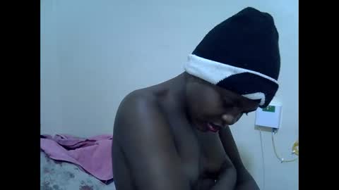 Snapshot of creamyypussyy chatting on 3, 10, 2025 creamyypussyy online show from 3, 10, 2025