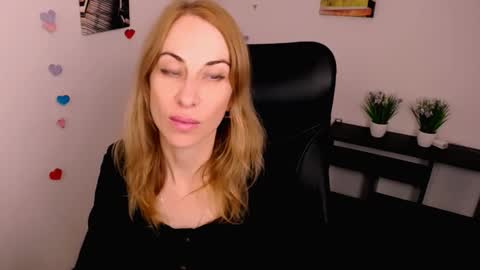 Snapshot of create_your_own_sun chatting on 5, 10, 2025 Lera online show from 5, 10, 2025