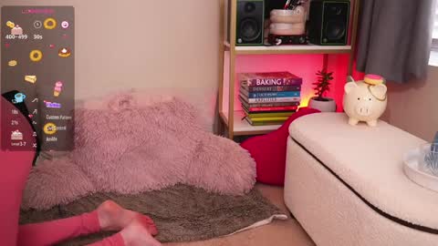Snapshot of creme_dela_creme chatting on 5, 1, 2025 Quinn de la Creme online show from 5, 1, 2025