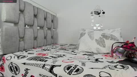 Snapshot of criistal_0 chatting on 17, 4, 2026 criistal_0 online show from 17, 4, 2026