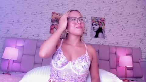 Snapshot of criistybloom chatting on 9, 6, 2026 CristyBloom online show from 9, 6, 2026