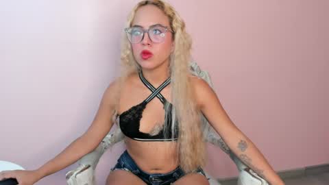 Snapshot of criistybloom chatting on 11, 6, 2026 CristyBloom online show from 11, 6, 2026