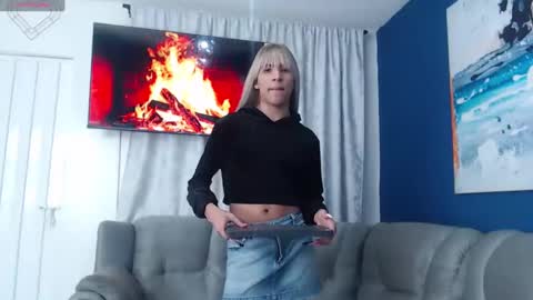 Snapshot of crisevanz18 chatting on 23, 2, 2025 Cris Evanz online show from 23, 2, 2025