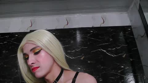 crislingery_doll online show from 11, 1, 2025