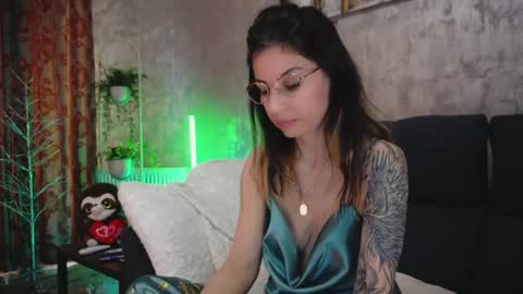 Snapshot of crissy_love chatting on 18, 2, 2025 crissy_love online show from 18, 2, 2025