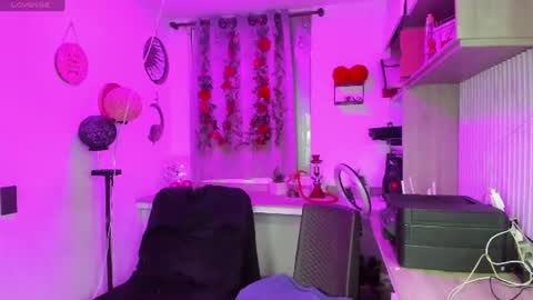 Snapshot of cristalayala_ chatting on 9, 7, 2026 Cristal Ayala online show from 9, 7, 2026