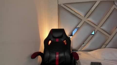 cristalevans_vc online show from 17, 10, 2025