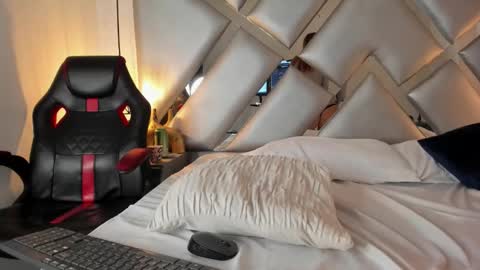 cristalevans_vc online show from 17, 10, 2025