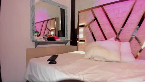 cristin  online show from 15, 4, 2026