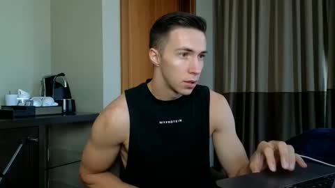 Snapshot of cristianovilla chatting on 15, 9, 2025 CristianoHailey online show from 15, 9, 2025