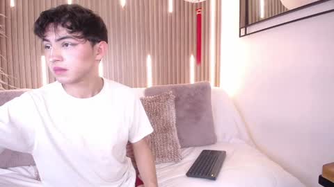 Cristopher  online show from 6, 4, 2026