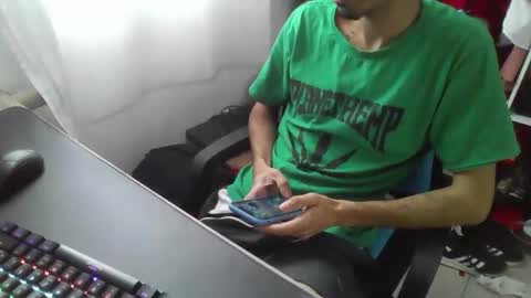 Snapshot of crudosoy chatting on 27, 9, 2025 Carlo online show from 27, 9, 2025