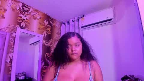Snapshot of crystal_rogerr chatting on 23, 2, 2025 online show from 23, 2, 2025
