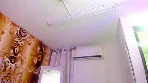 Snapshot of crystal_rogerr chatting on 27, 2, 2025 online show from 27, 2, 2025