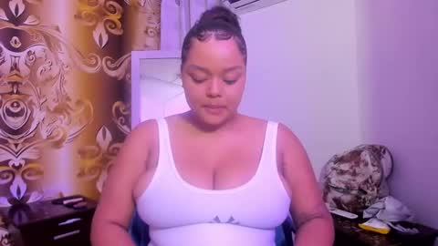 Snapshot of crystal_rogerr chatting on 27, 2, 2025 online show from 27, 2, 2025