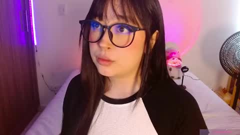 Snapshot of crystalitesq chatting on 4, 6, 2026 Olivia online show from 4, 6, 2026