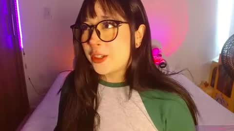 Snapshot of crystalitesq chatting on 23, 6, 2026 Olivia online show from 23, 6, 2026
