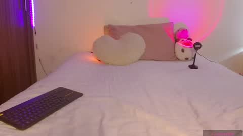 Snapshot of crystalitesq chatting on 25, 6, 2026 Olivia online show from 25, 6, 2026