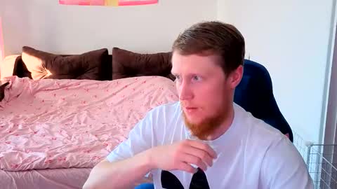 Snapshot of crystall_kira chatting on 4, 6, 2026 crystall_kira online show from 4, 6, 2026