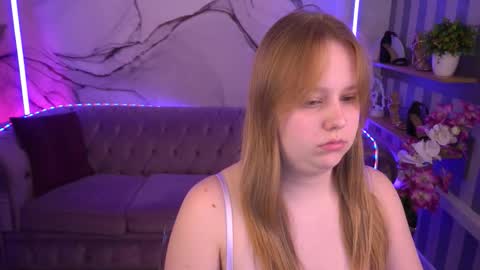 crystallpaws_ online show from 10, 9, 2025