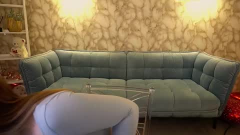 crystallpaws_ online show from 15, 3, 2026