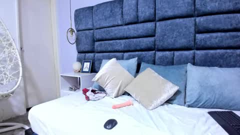 Crystal online show from 12, 4, 2026