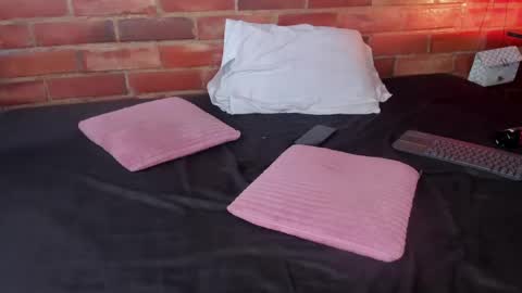 Soy Crystal online show from 4, 3, 2025