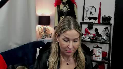 CrystalHotty online show from 25, 2, 2025