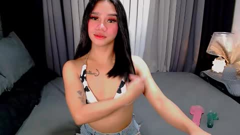 Snapshot of crytastal_lust1212 chatting on 19, 10, 2025 bea takashi online show from 19, 10, 2025