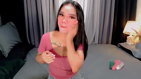 Snapshot of crytastal_lust1212 chatting on 23, 11, 2025 bea takashi online show from 23, 11, 2025