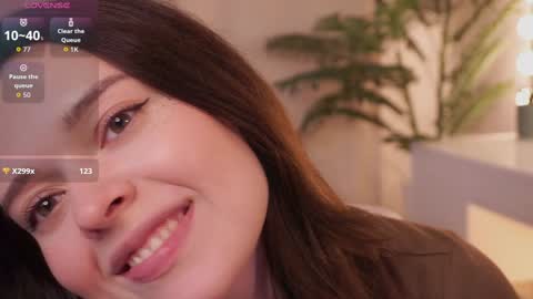 Snapshot of cuddlebyyou chatting on 29, 10, 2025 Ellie online show from 29, 10, 2025